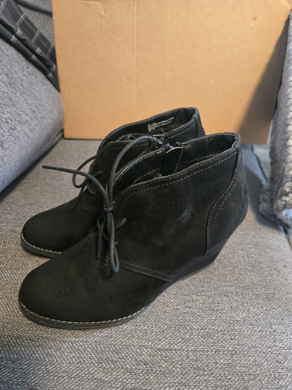 Women’s Black Wedge Ankle Booties Size 7.5 Lace Up Side Zip